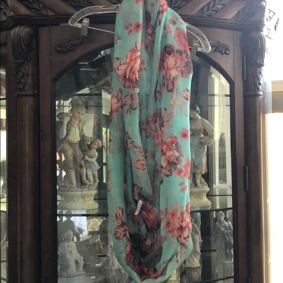 MINT FLORAL INFINITY SCARF - Picture 5 of 7